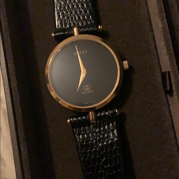 Gucci Accessories - Auth Gucci vintage watch original box 28mm